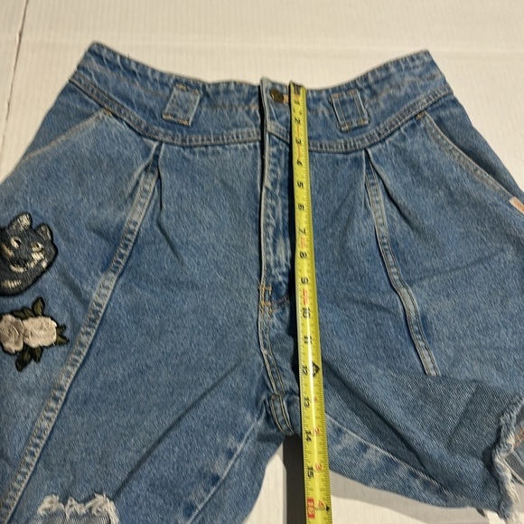 Chennachi Denim Women's Shorts with Embroidered Detail wolves roses hummingbird - Picture 3 of 10